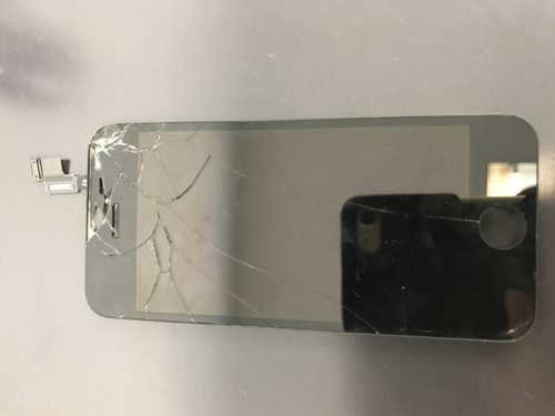 iPhone5sガラス割れ修理で、摂津市南千里丘よりご来店下さいました☆