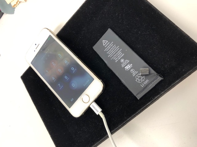 守口市から！iphone seバッテリー交換！